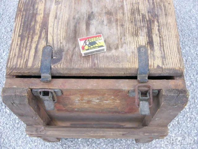 Оригинал Чешки Военен Дървен САНДЪК 75x44x37 см Контейнер Експлозиви Барут ČSSR Ракла с Капак БАРТЕР, снимка 11 - Антикварни и старинни предмети - 49153004