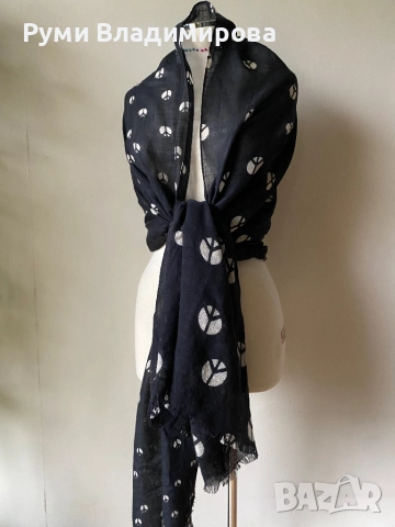 Черен шал Beck Sondergaard oт 50 % вълна и 50 % коприна