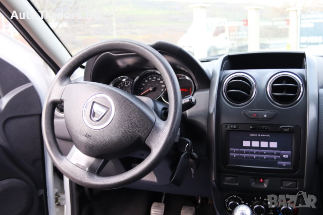 Dacia Duster 1.6 Газ/Бензин, снимка 12 - Автомобили и джипове - 52772541