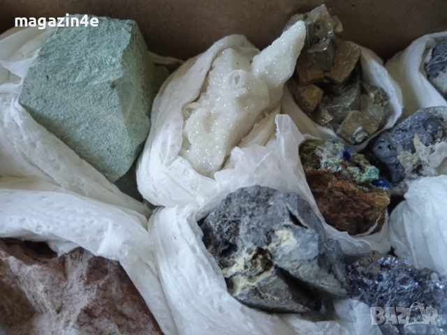 Sale, Кутия с минерали от България,естествени кристали и камъни, за колекционери, Родопис,, снимка 5 - Колекции - 51854711