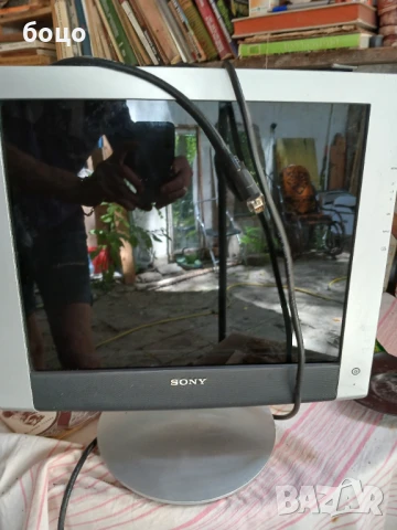 Продавам монитор SONY SDM-HX75, снимка 2 - Монитори - 51232208