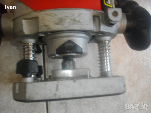 1100 Вата-Английска Оберфреза-5А-8000-20 000 об/мин-Black Decker KW850E, снимка 8 - Други инструменти - 33740036