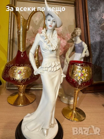 Дамата с перото” изискана фигура на млада и елегантна дама Код P2228, снимка 6 - Колекции - 54232710