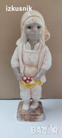 Момиче с кошница – изразителна авторска фигура