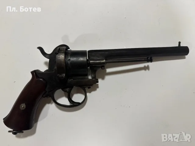 Стар военен револевер