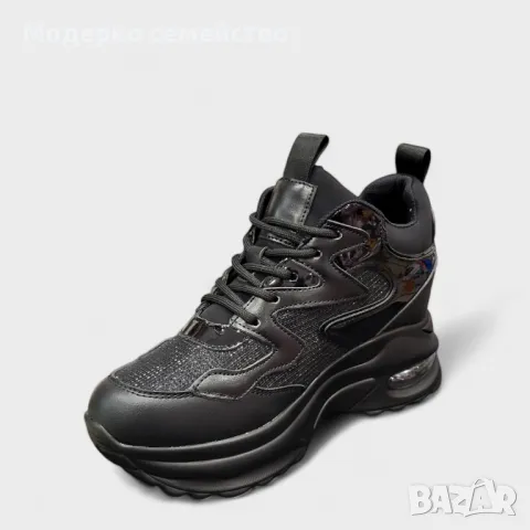 Дамски маратонки в черно на платформа 