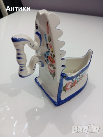 Стара порцеланова ютия маркирана , снимка 11 - Декорация за дома - 52553876