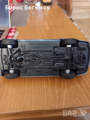 Метална кола Maisto - Ford Mustang GT 2006 1:24, снимка 6 - Колекции - 52898522