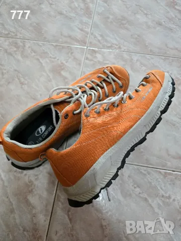 туристически обувки 