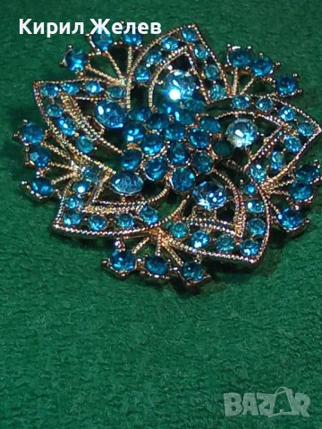 БРОШКА с ИНКРУСТИРАНИ СИНИ ФАСЕТИРАНИ КРИСТАЛИ МНОГО ЕФЕКТНА 16635, снимка 13 - Други - 31309602