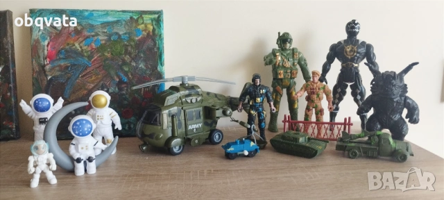 ЛОТ играчки военен хеликоптер + военни + космонавти