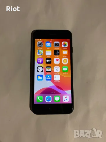 Продавам iPhone SE 2020
