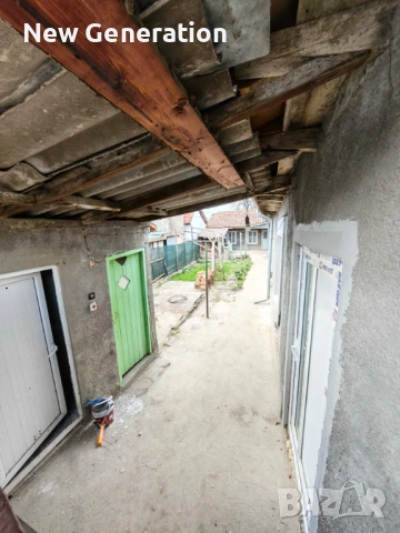 Продава къща на 100 метра от Дунавската градина с нов покрив и дограма , 9 стаи, снимка 3 - Къщи - 53278324