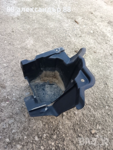 Продавам -пласмасов предпазител за горивен филтър -нисан  нв 200- Nissan NV-200 evaliaОЕ   -NISSAN  , снимка 2 - Части - 51827623