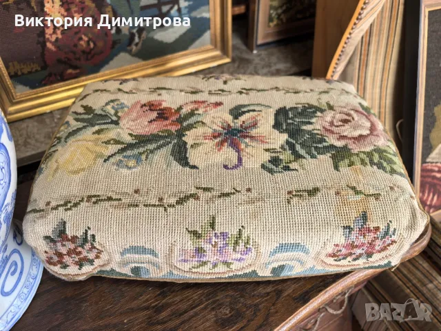 Винтидж табуретка за крака , снимка 5 - Дивани и мека мебел - 49282567