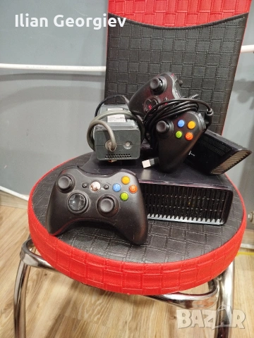 Продавам модната конзола XBOX 360 Slim