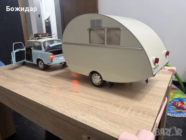 Метален модел на Трабант 601 deluxe мащаб 1:8, снимка 3 - Колекции - 56243695