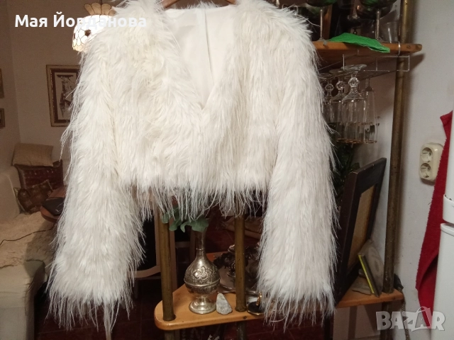 Страхотно, леко, късо палто с дълъг косъм. Номер М. Цена 65 лв.