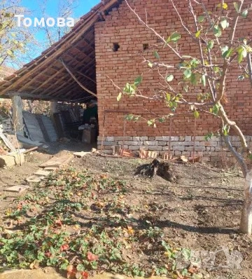 Продавам  двуетажна къща с двор в село Горна Бешовица, снимка 3 - Къщи - 43938383