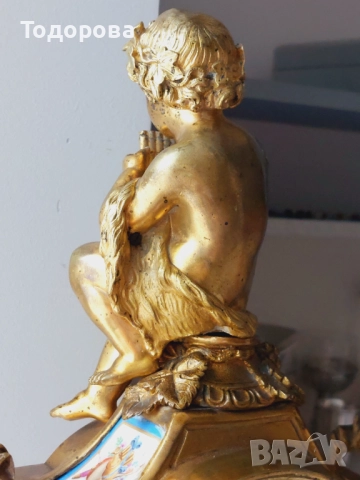 Много рядък Каминен бронзов часовник-Франция 19 век ,позлата, порцелан, 4 200 €, снимка 8 - Стенни часовници - 52310498