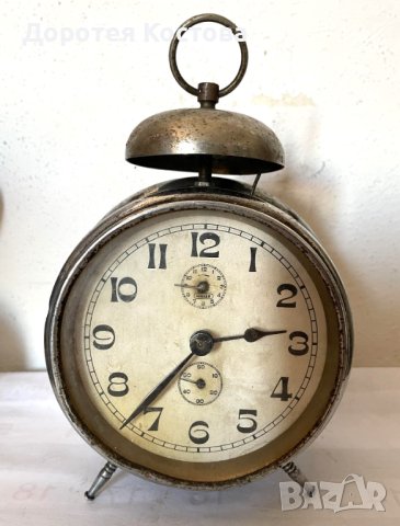 Красив стар часовник с камбанка