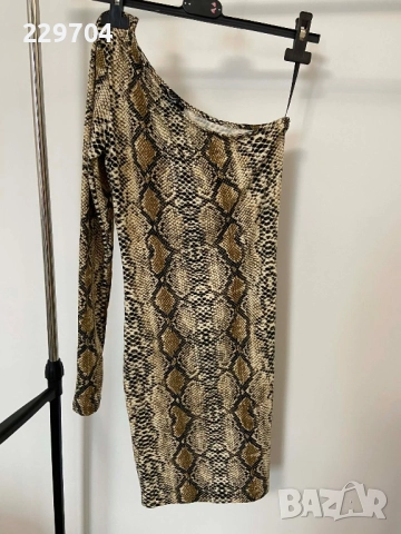 Дамска рокля SHEIN с един ръкав, снимка 4 - Абсорбатори - 52722484