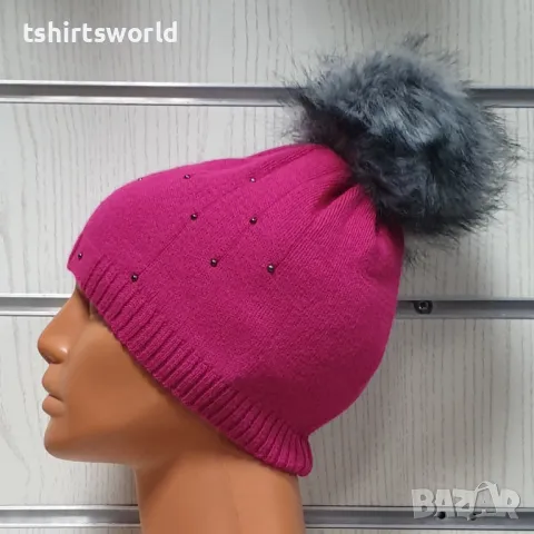 Нова зимна дамска шапка покрита с камъчета и с пух в цвят циклама, снимка 3 - Шапки - 48210447
