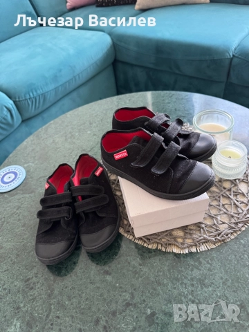 Два броя детски гуменки 