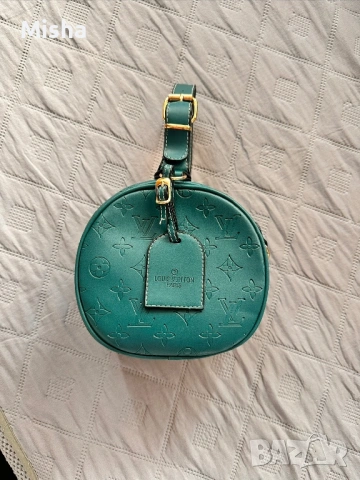 Малка кръгла чанта в тъмно синьо-зелен цвят с интересен дизайн, снимка 5 - Чанти - 54082655