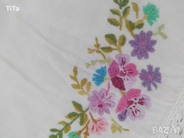 Старинен,  ръчно бродиран тишлайфер