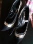 Черно-златни обувки на висок ток, снимка 1 - Дамски обувки на ток - 31985936