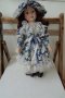 Продавам порцеланова колекционерска кукла -ELIZABETH-А, снимка 1