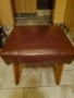 Стара запазена кожена табуретка , снимка 1