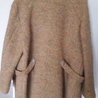 Дамско палто от вълнено букле, снимка 4 - Палта, манта - 38287411