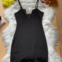 Малка черна рокля, снимка 1 - Рокли - 36757735