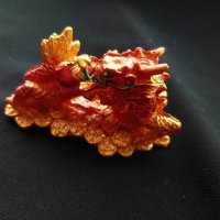 Сувенир малка статуетка червен китайски дракон с монети , снимка 6 - Статуетки - 44465433