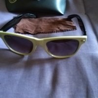 Рейбан очила в кутия с кърпичка-става за колан, снимка 1 - Слънчеви и диоптрични очила - 30852424