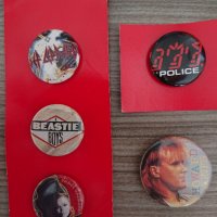Vintage значки 11 поп рок Police Thompson Def Leppard Duran Bowie Vanilli, снимка 5 - Колекции - 29375454