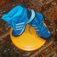 Продавам зимни обувки Adidas , снимка 2 - Детски боти и ботуши - 42853964