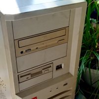 Продавам стационарен компютър с изтрещял и изваден захранващ блок