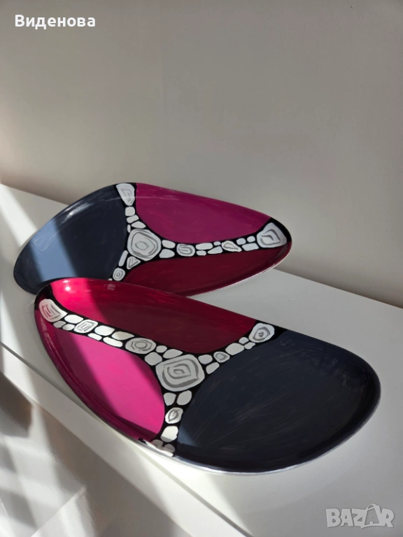 Комплект от две ръчно рисувани подаръчни чинии, снимка 1