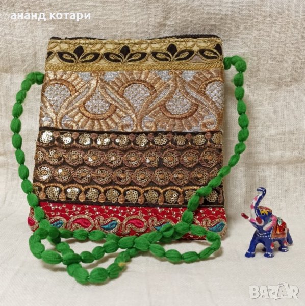 12.Малка чантичка със златна бродерия, снимка 1