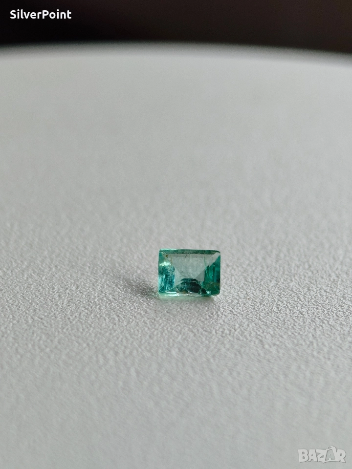 Изумруд с много силен отблясък , снимка 1