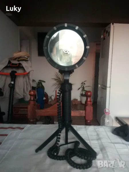 Продавам халогенен фар за аварийни ситуации на пътя.Включва се в запалката.Свети много силно., снимка 1