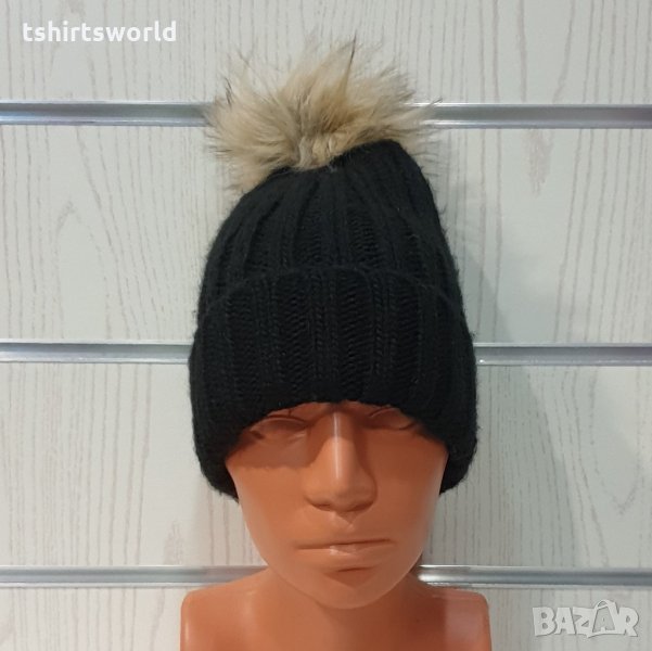 Нова зимна шапка в черен цвят с помпон/пух, снимка 1