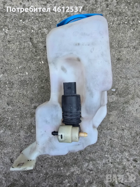 Казанче за течност за чистачките/стъкломиене с помпичка и датчик за Фолксваген Голф 4, снимка 1