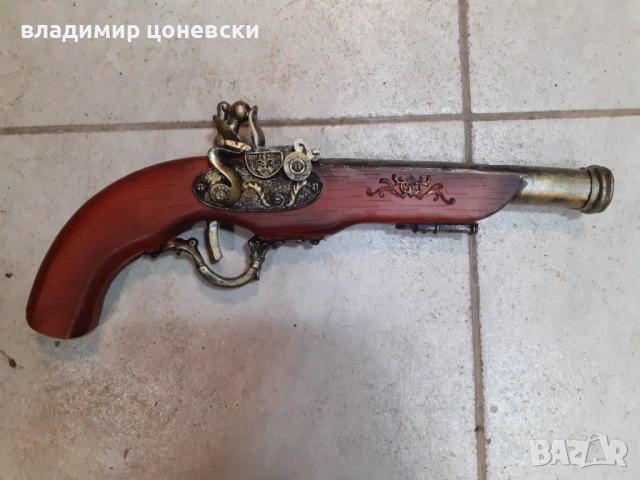 Стар красив кремъчен пистолет,пищов,оръжие