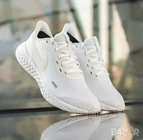 маратонки Nike Revolution 5  номер 42-42,5, снимка 2 - Маратонки - 47584115