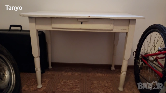 Дървена маса:вис.75;100-58 см.