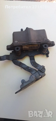 Панта преден капак Mercedes W212, снимка 2 - Части - 54243446